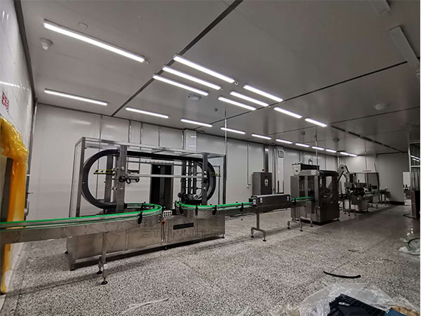 大型洗瓶灌裝旋蓋機生產線客戶案例實拍圖